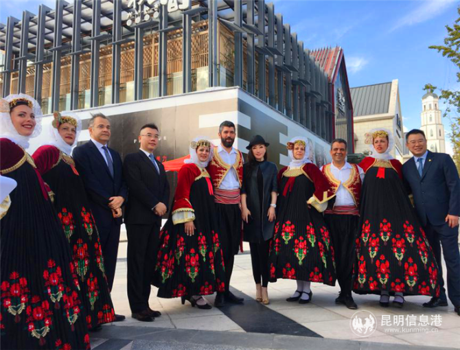 希腊主厨及其表演团队 供图。