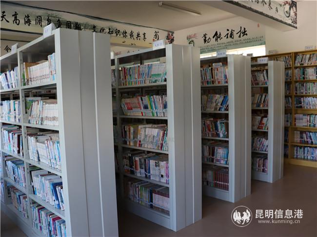 图四 学校图书阅览室