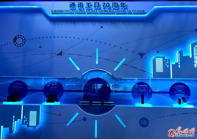 逛逛进博会丨国产大飞机、载人潜水器……来中国馆体验“上天入海”“云上生活”