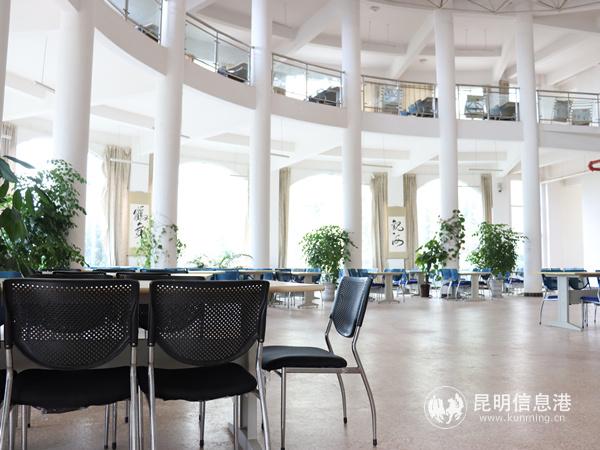 图四 学校图书馆_副本 图四 学校图书馆_副本