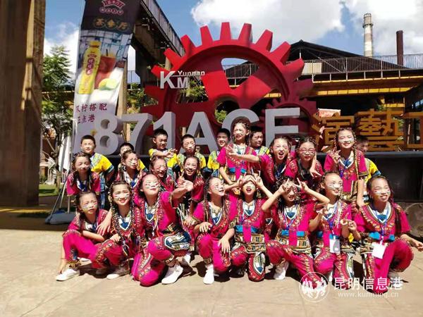 图八 学校非洲鼓社团参加2019年云南省第四届打击乐艺术节活动_副本 图八 学校非洲鼓社团参加2019年云南省第四届打击乐艺术节活动_副本