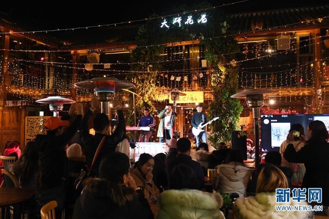 （社会）（2）云南丽江：古城夜游人气旺