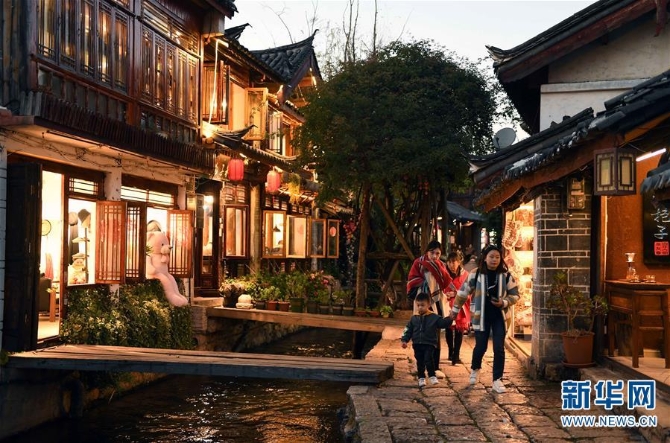 （社会）（3）云南丽江：古城夜游人气旺