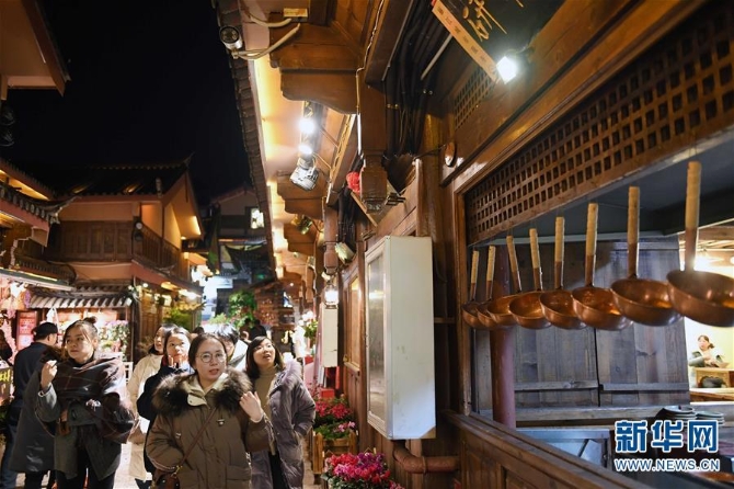 （社会）（4）云南丽江：古城夜游人气旺