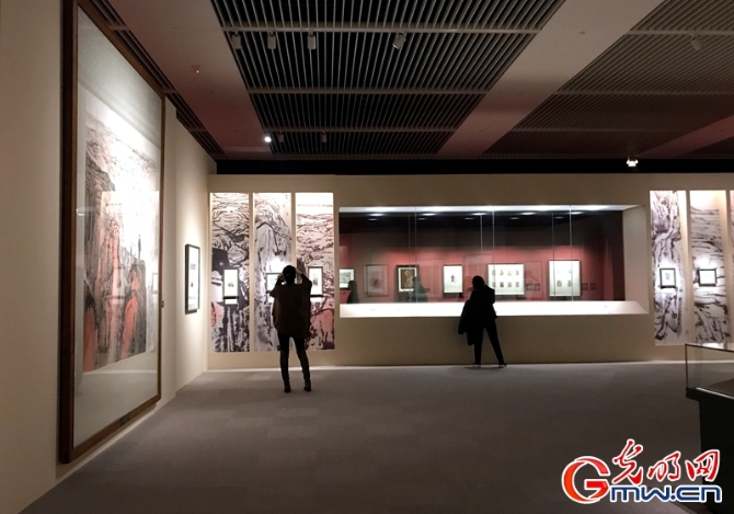 组图丨石鲁艺术展亮相国博 “镇馆之宝”《转战陕北》展出