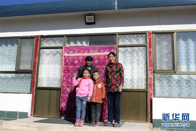 （在习近平新时代中国特色社会主义思想指引下——新时代新作为新篇章·总书记关切脱贫事·决胜贫困·图文互动）（5）易地扶贫搬迁：助力“跨越式”奔小康