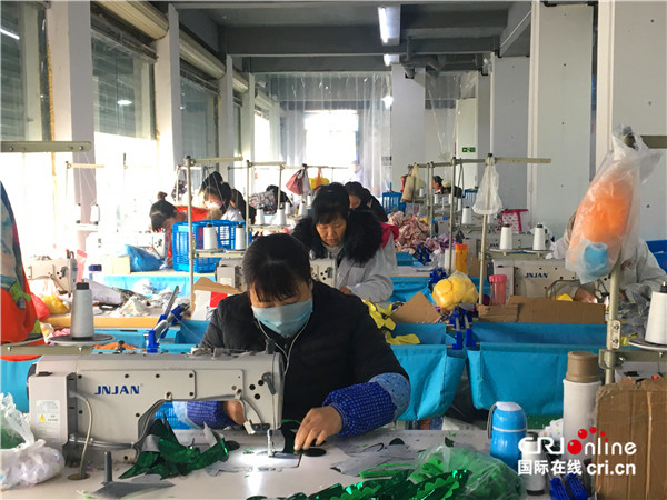 【新春走基层】“搬得出 稳得住 能致富” 搬迁群众过上新生活