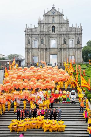 金鼠贺岁囍临门 三代同堂游澳门 金鼠贺岁囍临门 三代同堂游澳门