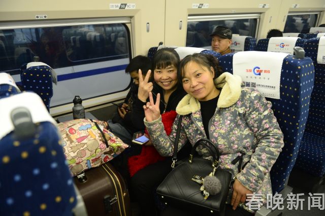 昆明南站，回家过年的气氛浓厚。