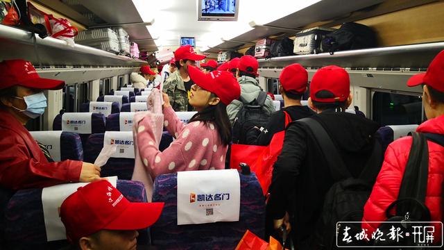 611名怒江籍珠海务工人员免费乘高铁专列回家啦.jpg