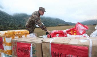 新春走基层丨请收下这份特殊的空降年货...