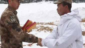新春走基层丨请收下这份特殊的空降年货...