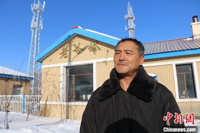 老梁驻守老爷岭车站35年。吉林车务段供图 老梁驻守老爷岭车站35年。吉林车务段供图