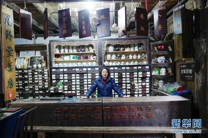 (新春走基层·图文互动)(7)古镇老街品年味 千米长宴忆乡愁——重庆一座千年古镇“新生记”