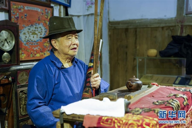 (新春走基层·图文互动)(10)古镇老街品年味 千米长宴忆乡愁——重庆一座千年古镇“新生记”