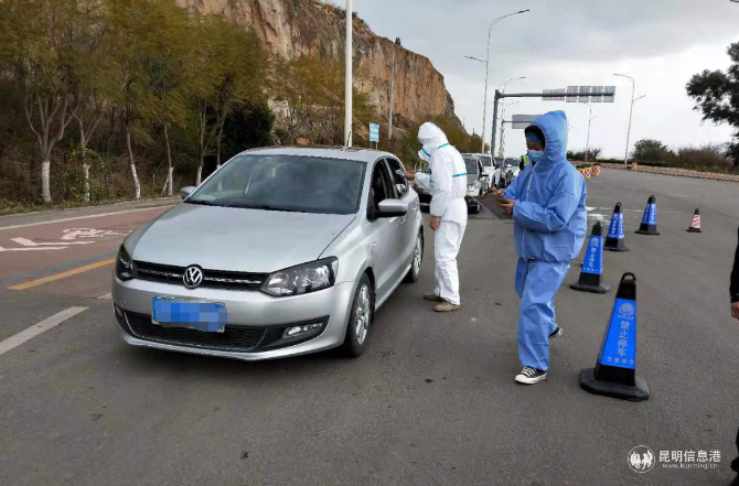 在路口设置体温检查点2