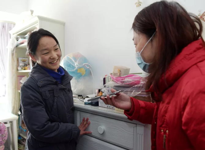 14岁女孩写给医生父亲的一封家书：“没有一个冬天不可逾越”