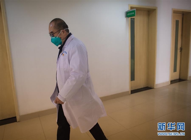 (新华全媒头条·聚焦疫情防控·图文互动)(8)拼渐冻生命 与疫魔竞速——记疫情“风暴眼”中武汉金银潭医院院长张定宇