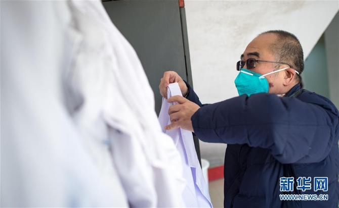 (新华全媒头条·聚焦疫情防控·图文互动)(9)拼渐冻生命 与疫魔竞速——记疫情“风暴眼”中武汉金银潭医院院长张定宇