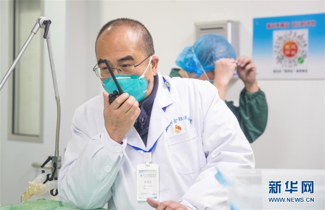 (新华全媒头条·聚焦疫情防控·图文互动)(13)拼渐冻生命 与疫魔竞速——记疫情“风暴眼”中武汉金银潭医院院长张定宇
