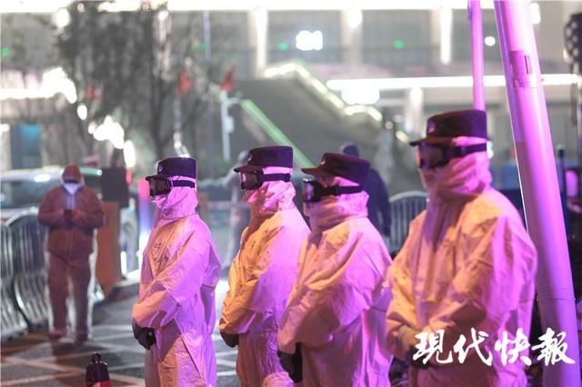 直击|洪山体育馆方舱医院收治首批病患,院内外实况来了!