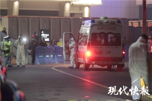 直击|洪山体育馆方舱医院收治首批病患,院内外实况来了!