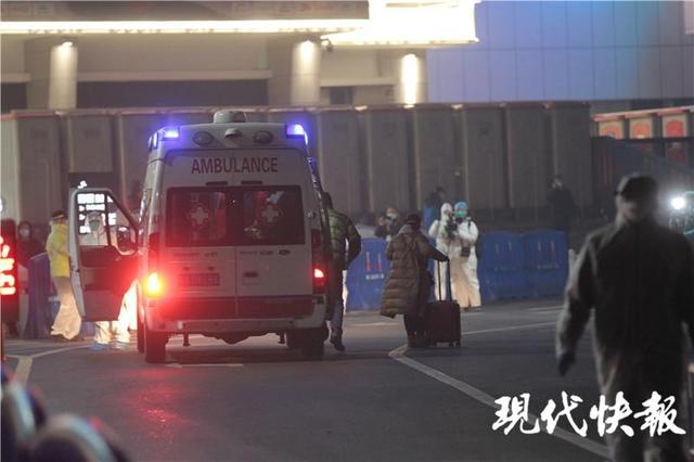 直击|洪山体育馆方舱医院收治首批病患,院内外实况来了!