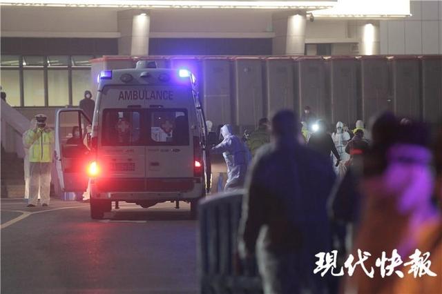 直击|洪山体育馆方舱医院收治首批病患,院内外实况来了!