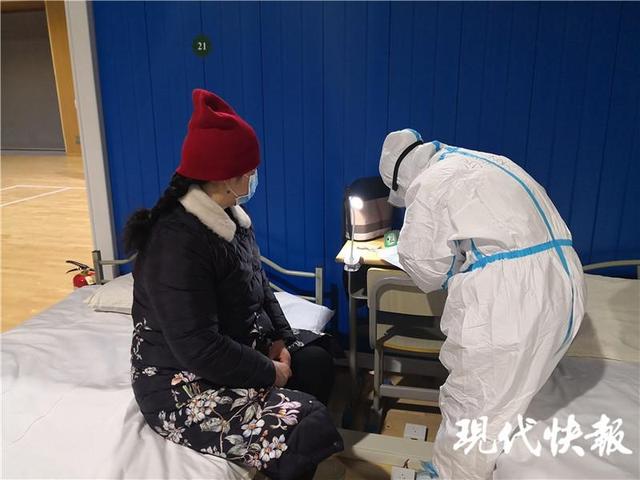 直击|洪山体育馆方舱医院收治首批病患,院内外实况来了!