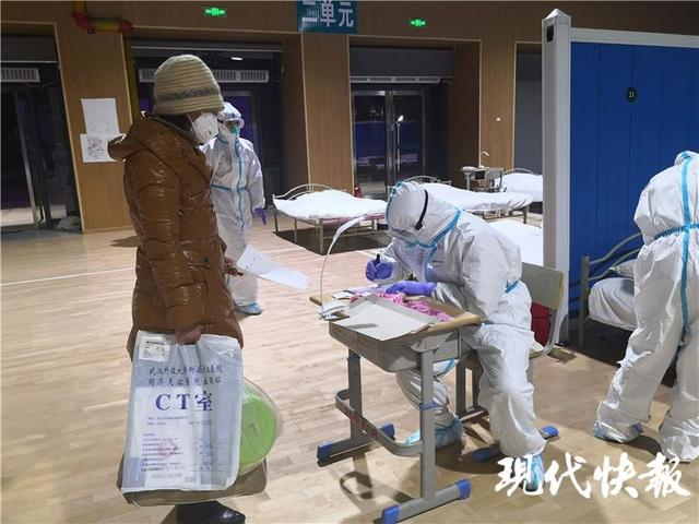 直击|洪山体育馆方舱医院收治首批病患,院内外实况来了!