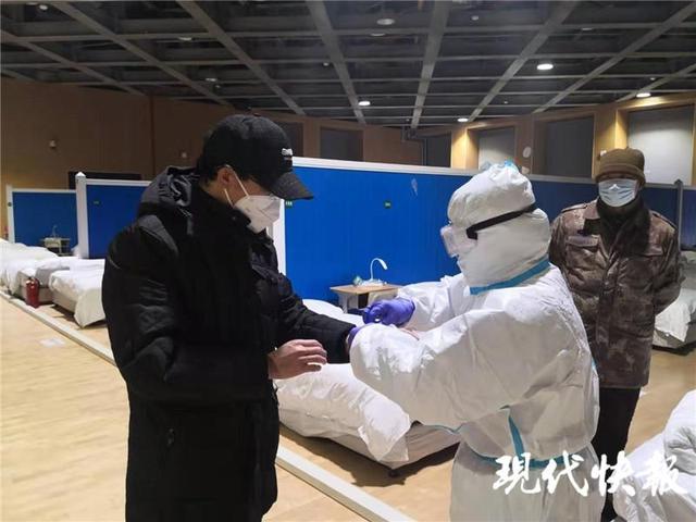 直击|洪山体育馆方舱医院收治首批病患,院内外实况来了!