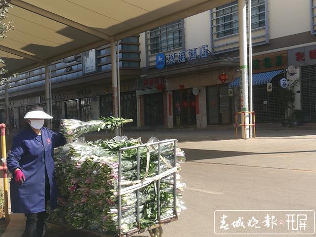 探访斗南花市，80%以上鲜切花线上交易 (4).jpg