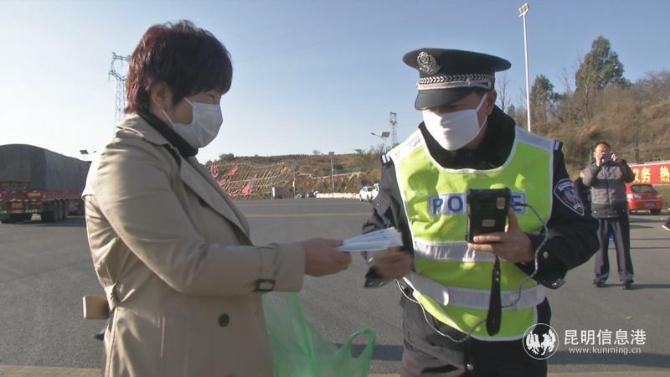 刘惠捐赠10000多只口罩_2020-02-08_15-52-36