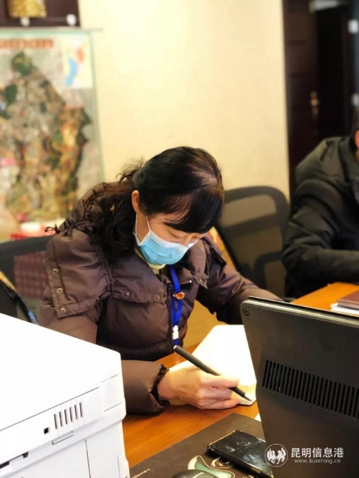 专班二组小组长张冰清 专班二组小组长张冰清