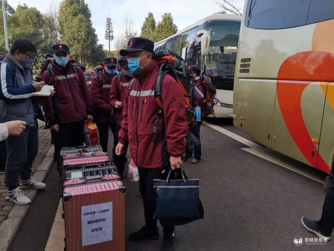 准备出发的云南省第一人民医院队伍 准备出发的云南省第一人民医院队伍