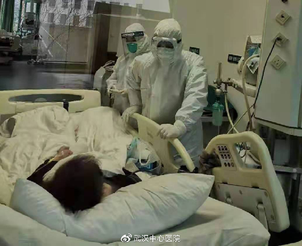 战“疫”有温情!医护人员收到这些暖心小纸条