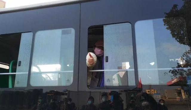 刚刚!武汉火神山医院首批7名治愈患者出院