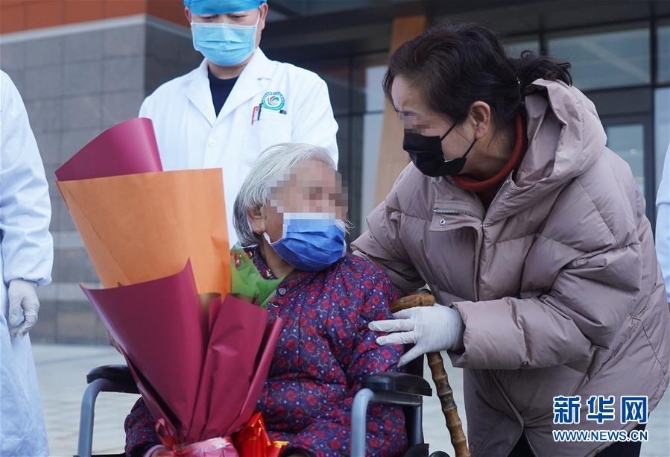 (聚焦疫情防控)(1)九旬新冠肺炎患者治愈出院