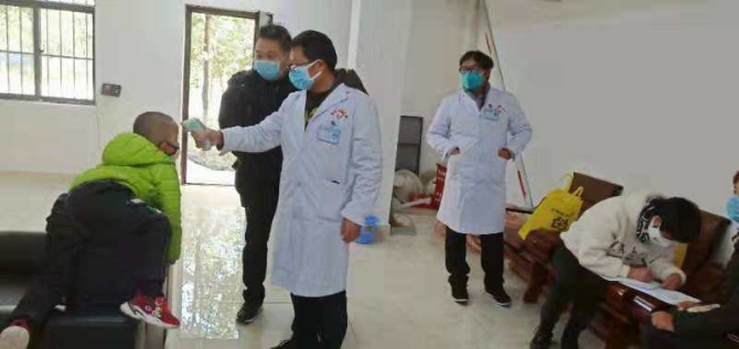 白衣“守护神” (5)