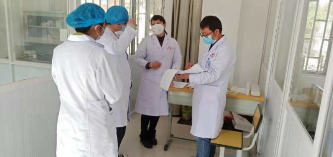 白衣“守护神” (6)