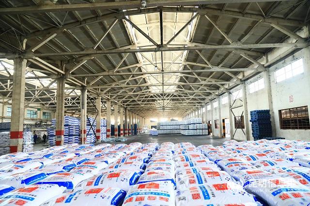 铁路抢运2500吨化肥驰援湖北春耕。通讯员周涛 何思远 供图 铁路抢运2500吨化肥驰援湖北春耕。通讯员周涛 何思远 供图