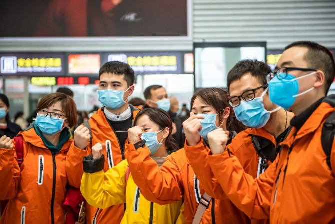 “其他国家怎么有资格批评中国？”这位老外一点都不见外丨思聊