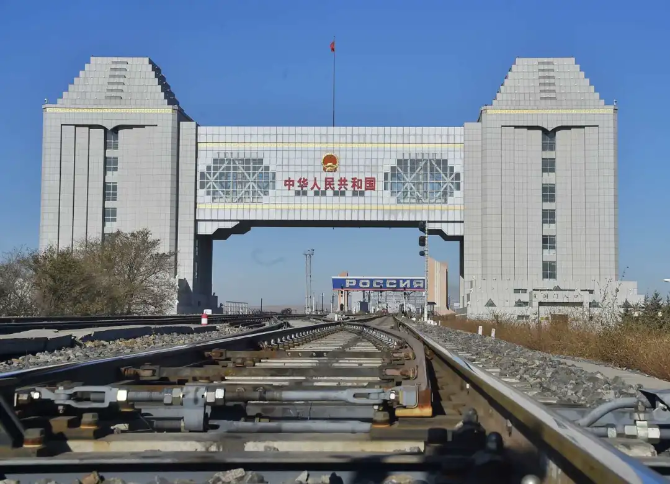 钢轨见证担当丨战“疫”中的铁路人 钢轨见证担当丨战“疫”中的铁路人