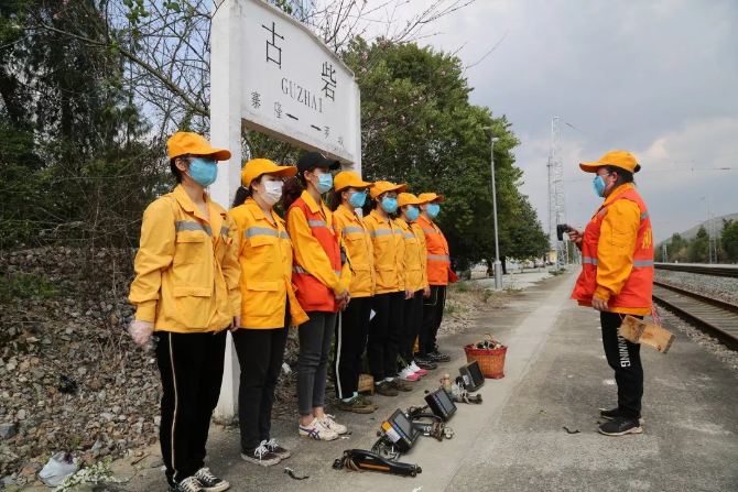 钢轨见证担当丨战“疫”中的铁路人 钢轨见证担当丨战“疫”中的铁路人