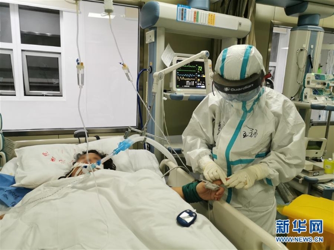 （一线抗疫群英谱·图文互动）（2）生命之光，温暖“无面之交”——记抗疫一线重症监护室90后护士金钰 