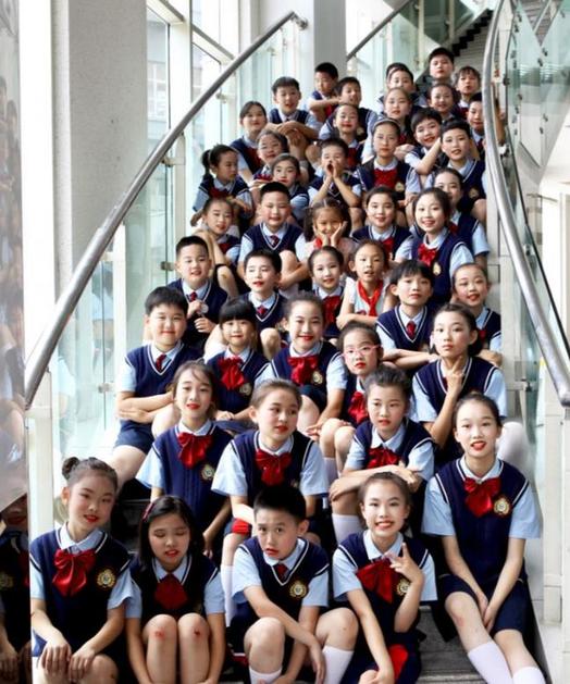 《夜空中最亮的星》被他们唱出了这个春天最动人的版本! 《夜空中最亮的星》被他们唱出了这个春天最动人的版本!