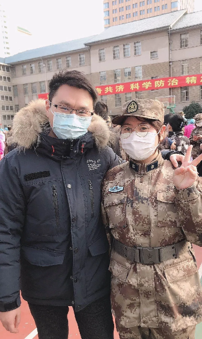 看，这是火神山医院病房里爷爷奶奶的“小棉袄”