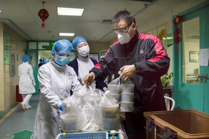 最美快递员,武汉一束温暖的光 最美快递员,武汉一束温暖的光