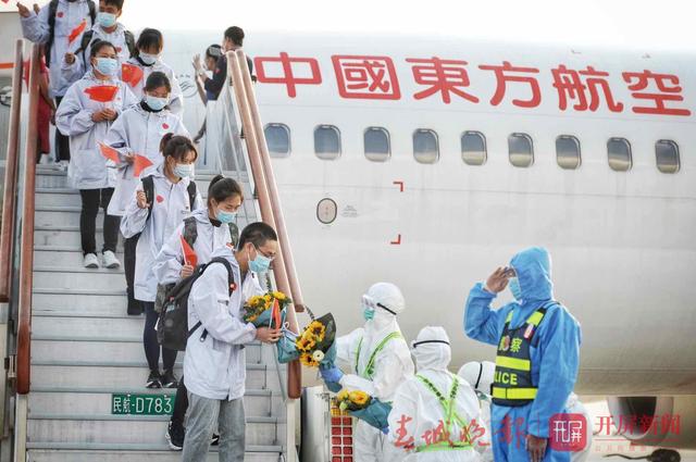 云南省援助湖北医疗队首批返滇队员凯旋