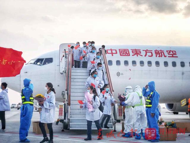 云南省援助湖北医疗队首批返滇队员凯旋